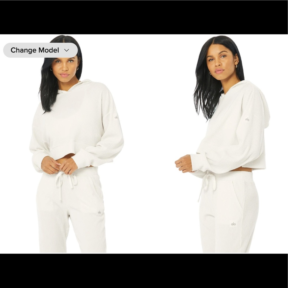 Alo Muse Sweatshirt in Ivory Size XS(2-4)